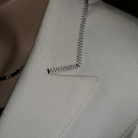 Tahari (off white) two peice suit size 12 - Picture 4 of 7